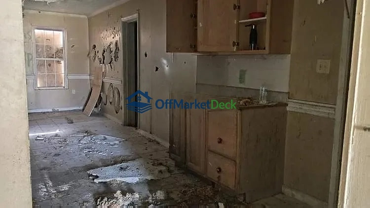 Off-market house in Augusta, Georgia — 4 beds, 2 baths, $59,000 — photo 3 of 5