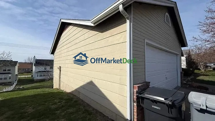 Off-market house in O'Fallon, Missouri — 3 beds, 2.5 baths, $219,900 — photo 2 of 5