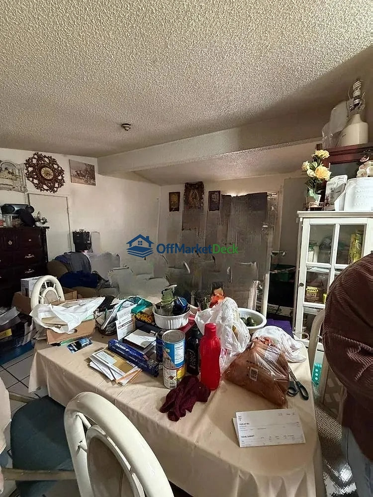 Off-market house in Santa Ana, California — 4 beds, 2 baths, $850,000 — photo 3 of 5