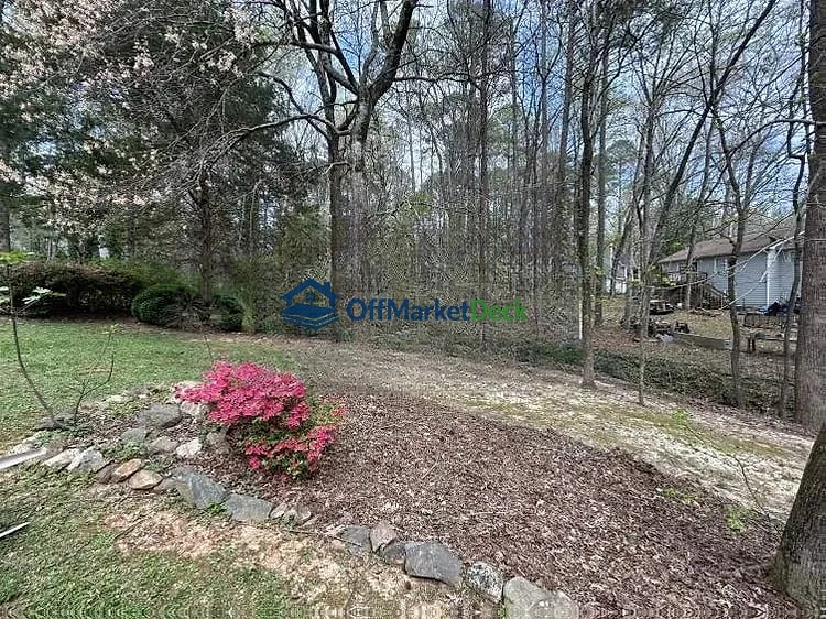 Off-market house in Acworth, Georgia — 4 beds, 2 baths, $289,900 — photo 5 of 5