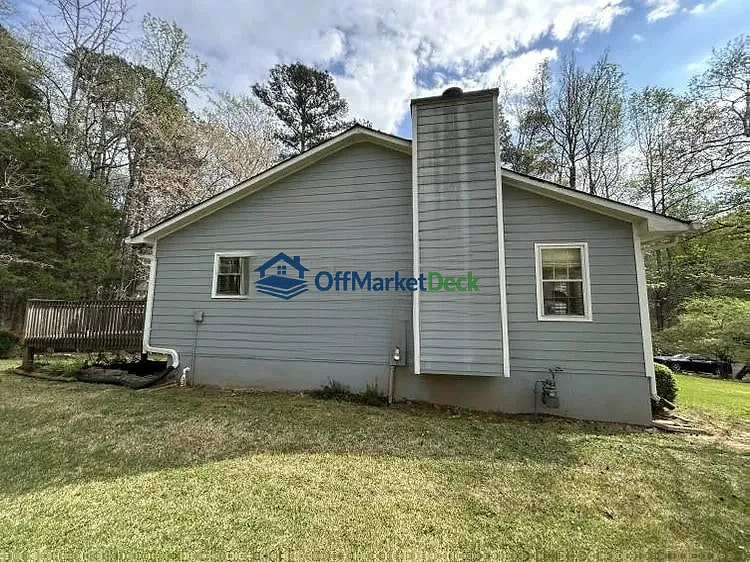 Off-market house in Acworth, Georgia — 4 beds, 2 baths, $289,900 — photo 2 of 5