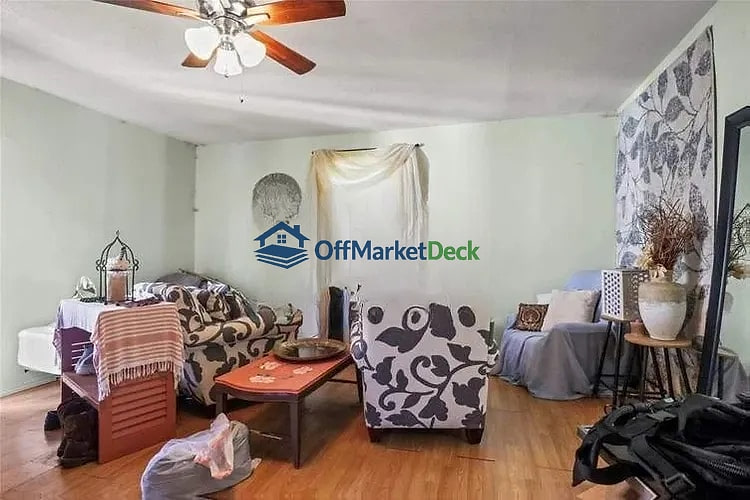 Off-market house in Mount Pleasant, Texas — 3 beds, 3 baths, $105,000 — photo 5 of 5
