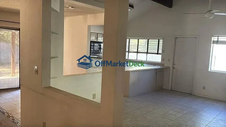 Off-market house in Chandler, Arizona — 4 beds, 2 baths, $394,900 — photo 2 of 5
