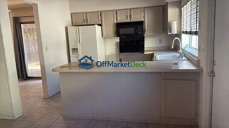 Off-market house in Chandler, Arizona — 4 beds, 2 baths, $394,900 — photo 5 of 5