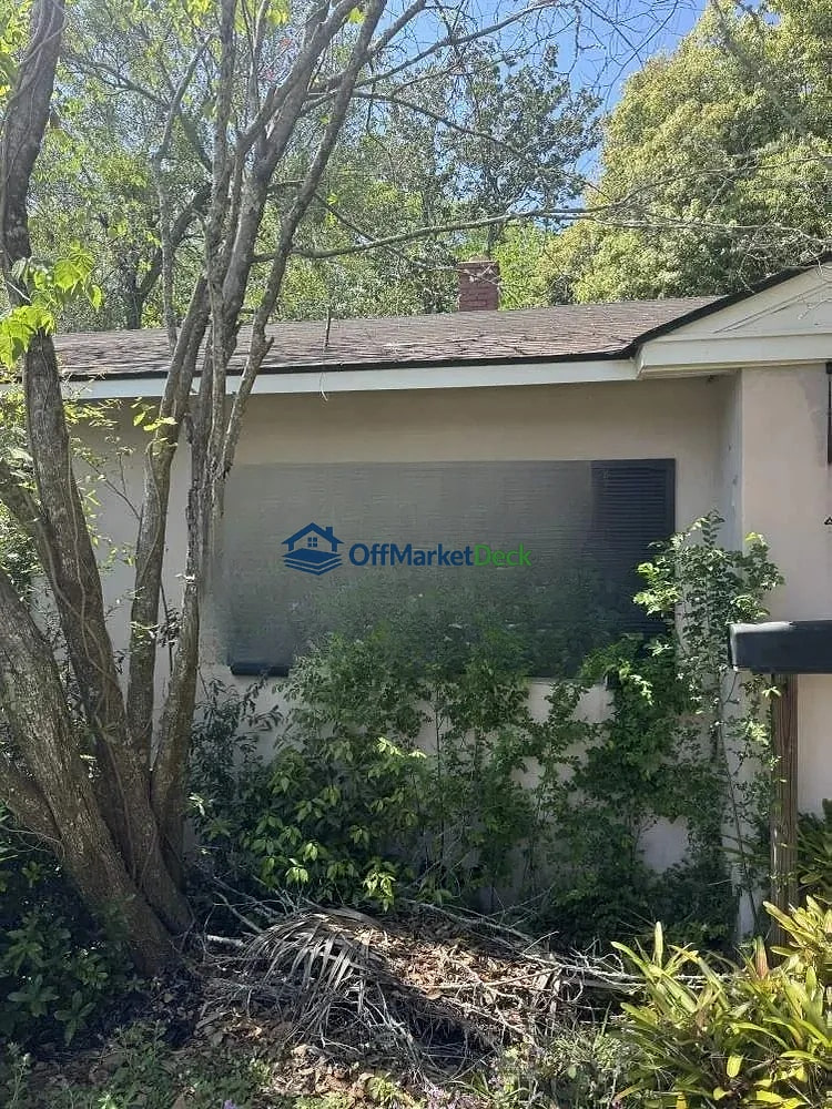 Off-market house in Jacksonville, Florida — 3 beds, 1 bath, $200,000 — photo 3 of 5