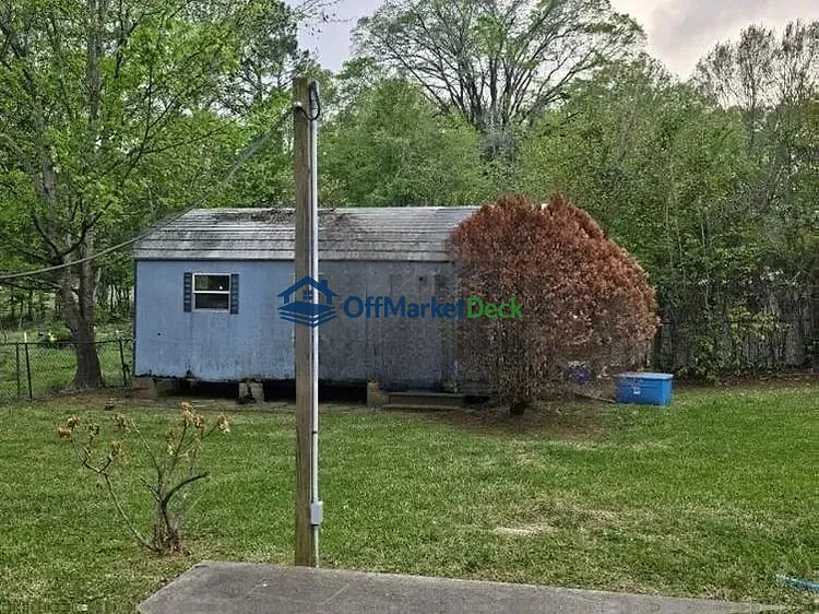Off-market house in Palestine, Texas — 3 beds, 2 baths, $117,500 — photo 4 of 4