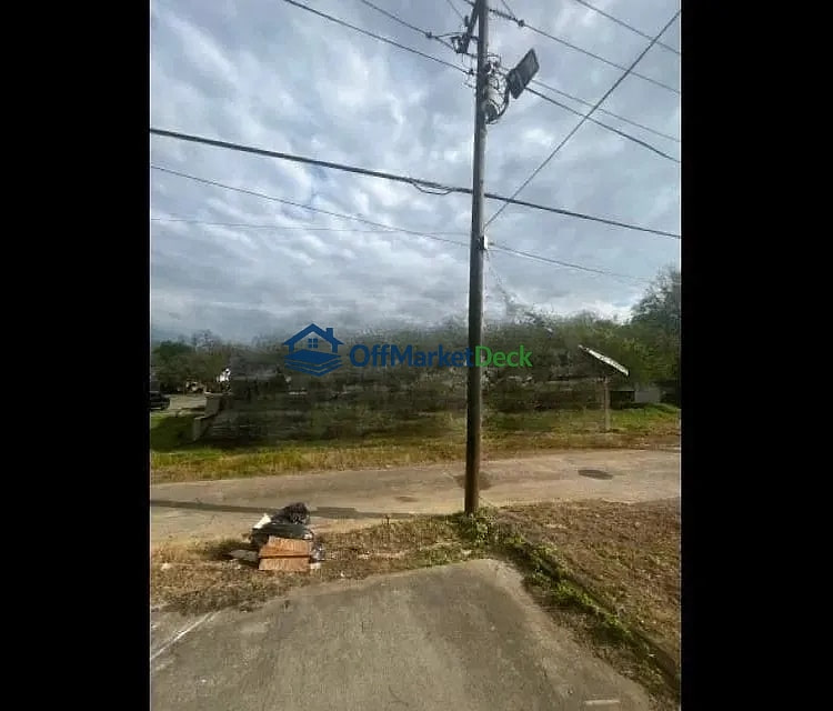 Off-market house in Birmingham, Alabama — 3 beds, 1 bath, $7,500 — photo 3 of 5