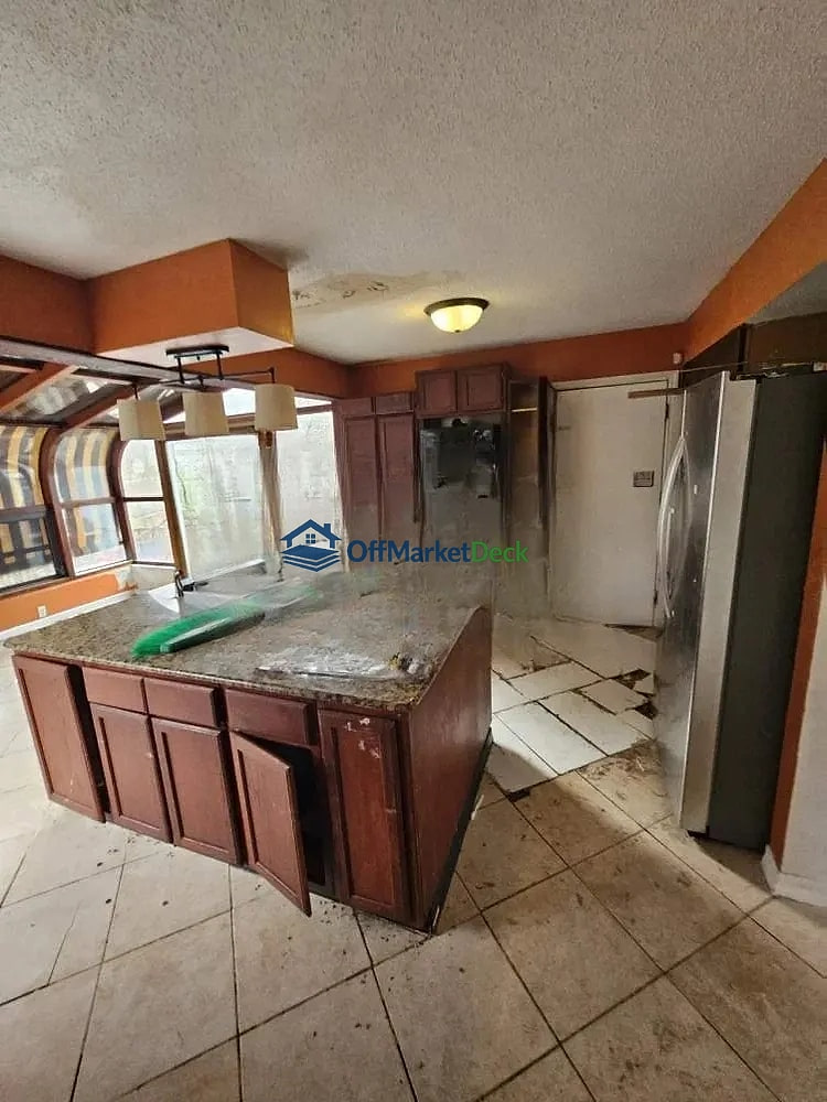 Off-market house in St. Louis, Missouri — 4 beds, 2.5 baths, $289,900 — photo 4 of 5