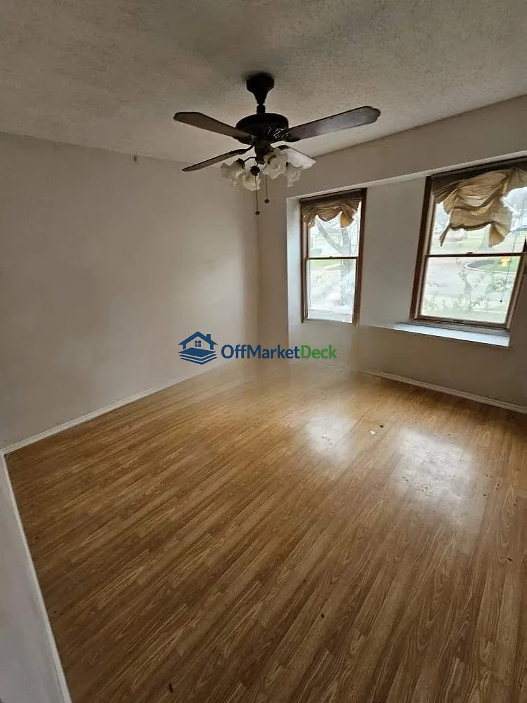 Off-market house in St. Louis, Missouri — 4 beds, 2.5 baths, $289,900 — photo 5 of 5