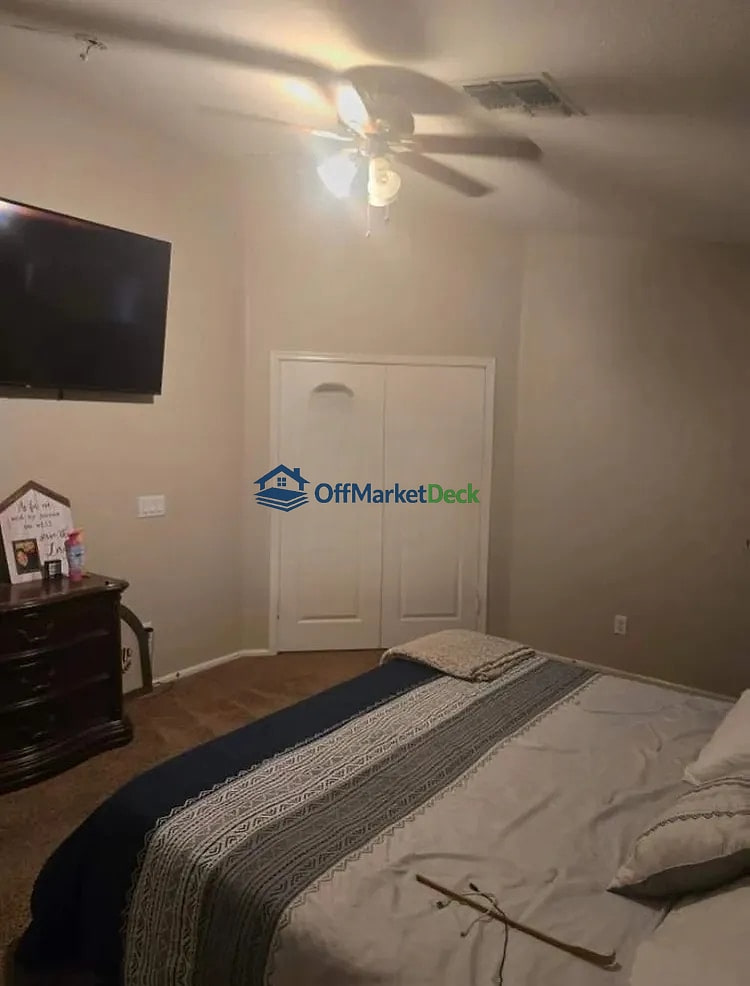 Off-market house in Goodyear, Arizona — 4 beds, 2 baths, $344,990 — photo 3 of 5