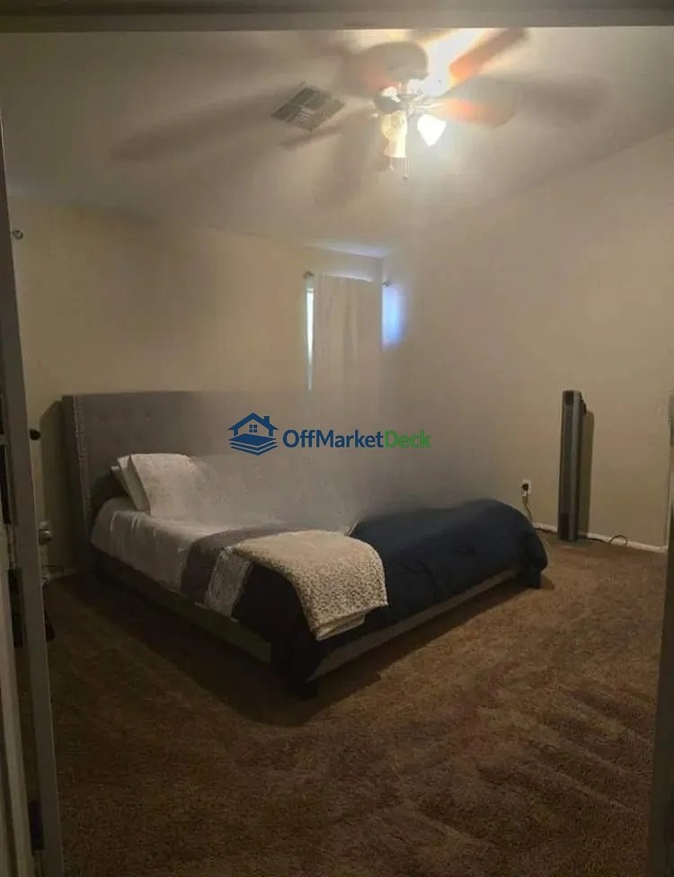 Off-market house in Goodyear, Arizona — 4 beds, 2 baths, $344,990 — photo 4 of 5