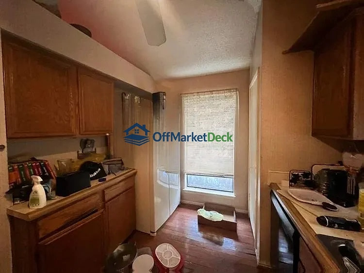 Off-market house in Rowlett, Texas — 3 beds, 2 baths, $169,900 — photo 2 of 5