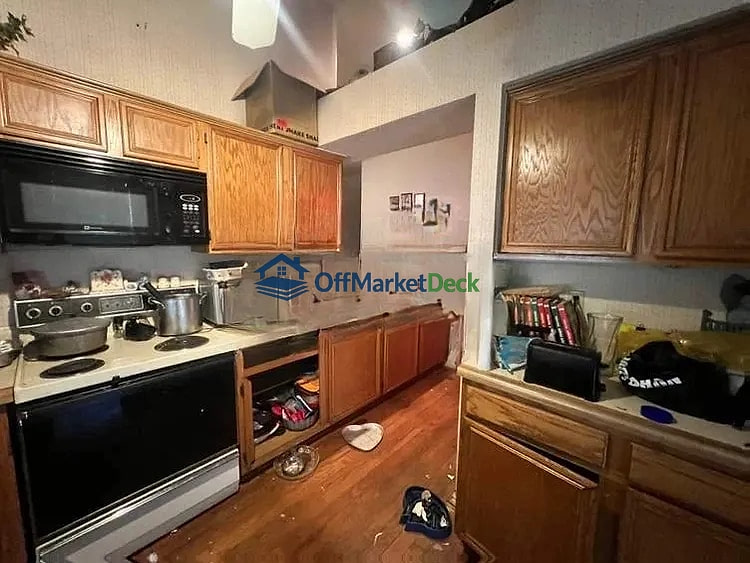 Off-market house in Rowlett, Texas — 3 beds, 2 baths, $169,900 — photo 3 of 5