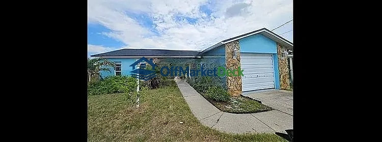 Off-market house in Hudson, Florida — 2 beds, 2 baths, $229,900 — photo 2 of 3