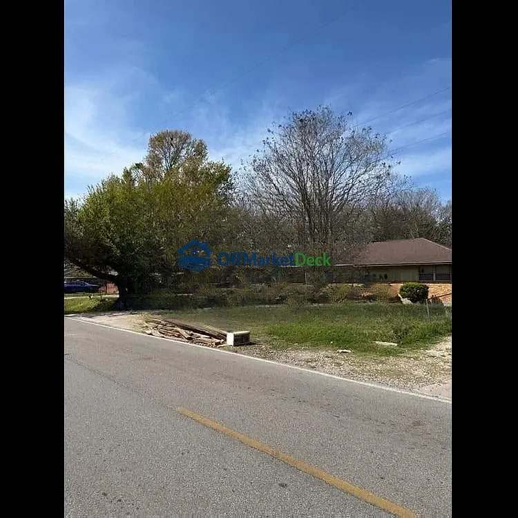 Off-market house in Houston, Texas — 3 beds, 1.5 baths, $115,000 — photo 3 of 5