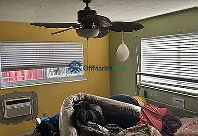 Off-market house in Fort Lauderdale, Florida — 3 beds, 2 baths, $354,900 — photo 5 of 8