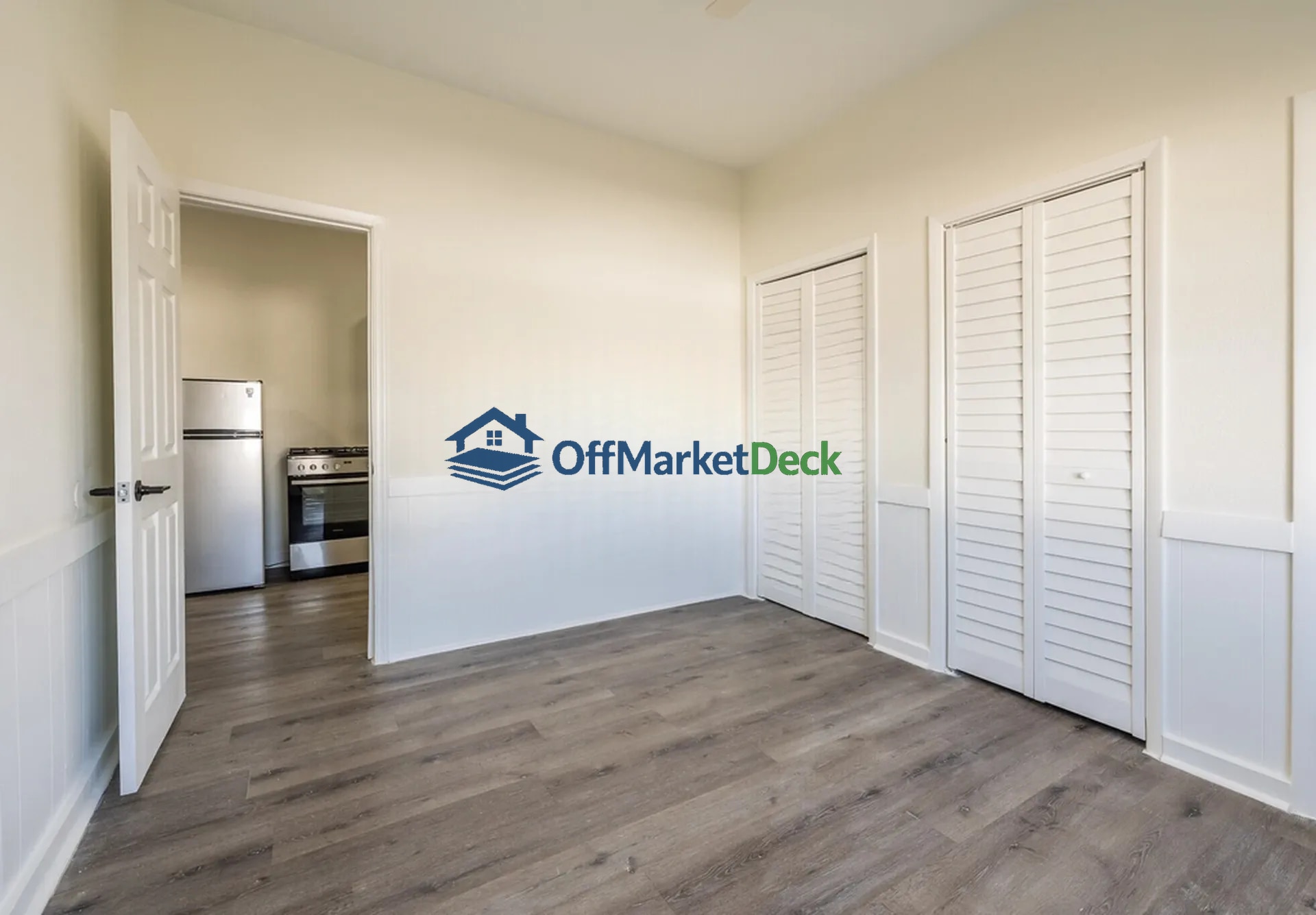 Off-market multi family in Tarpon Springs, Florida — 12 beds, 11 baths, $1,299,000 — photo 8 of 8