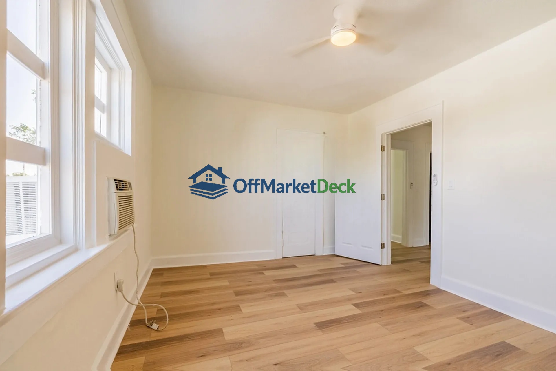 Off-market multi family in Tarpon Springs, Florida — 12 beds, 11 baths, $1,299,000 — photo 6 of 8