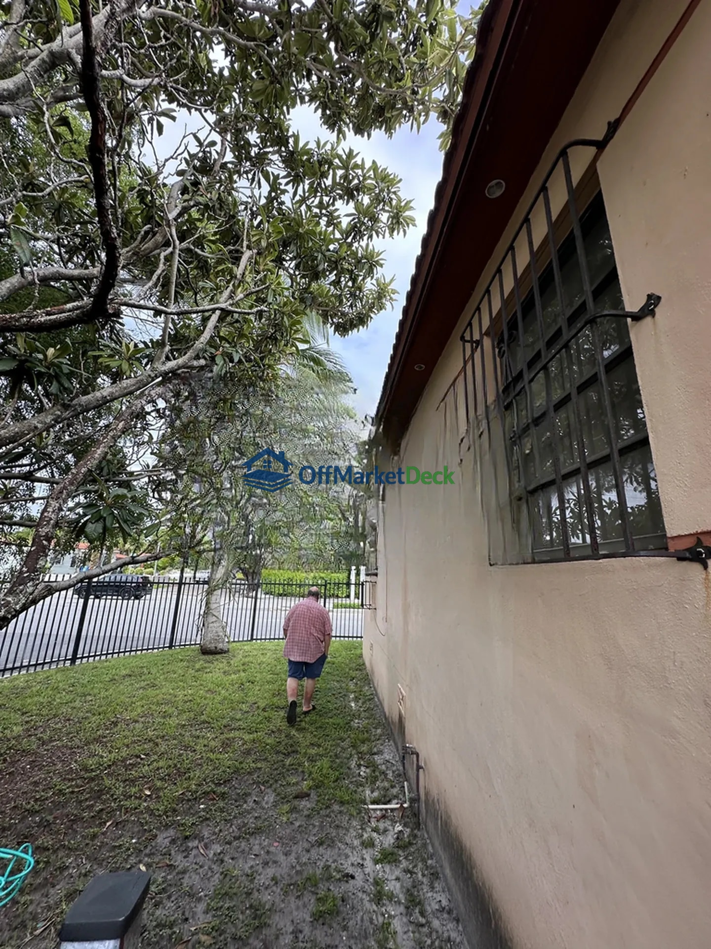 Off-market house in Miami, Florida — 3 beds, 2 baths, $749,900 — photo 7 of 8
