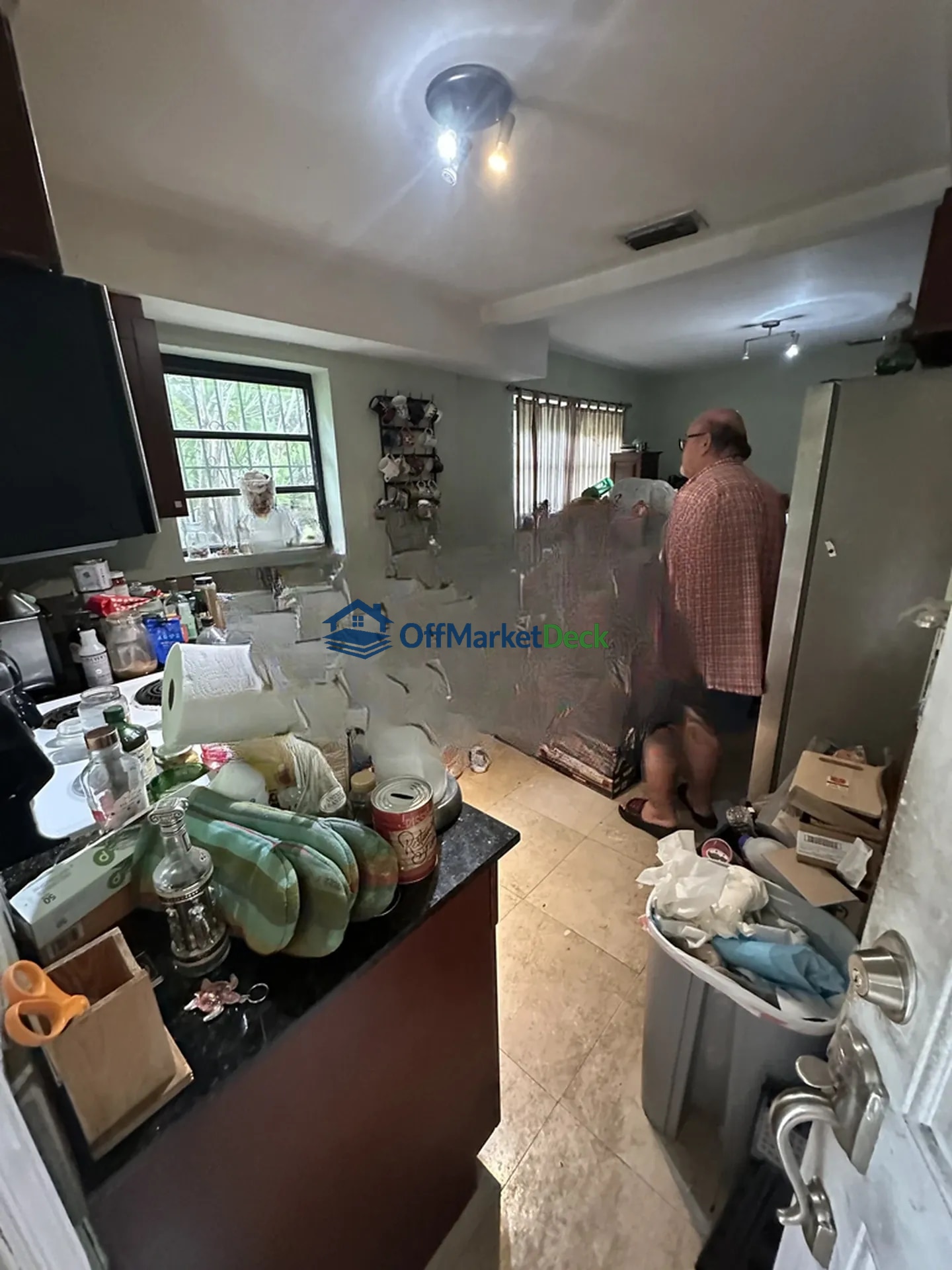 Off-market house in Miami, Florida — 3 beds, 2 baths, $749,900 — photo 3 of 8
