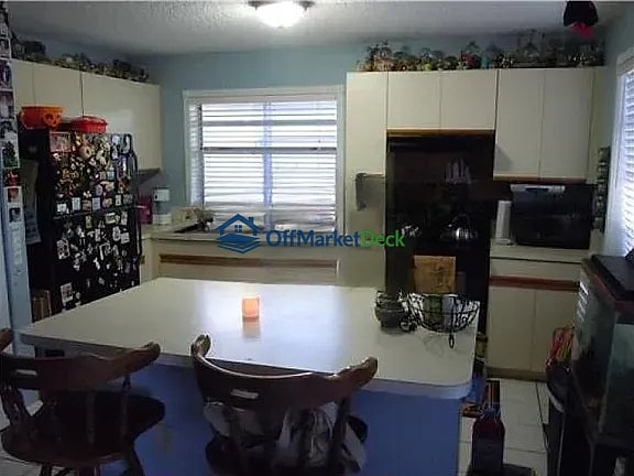 Off-market house in Davie, Florida — 3 beds, 2 baths, $434,900 — photo 3 of 3