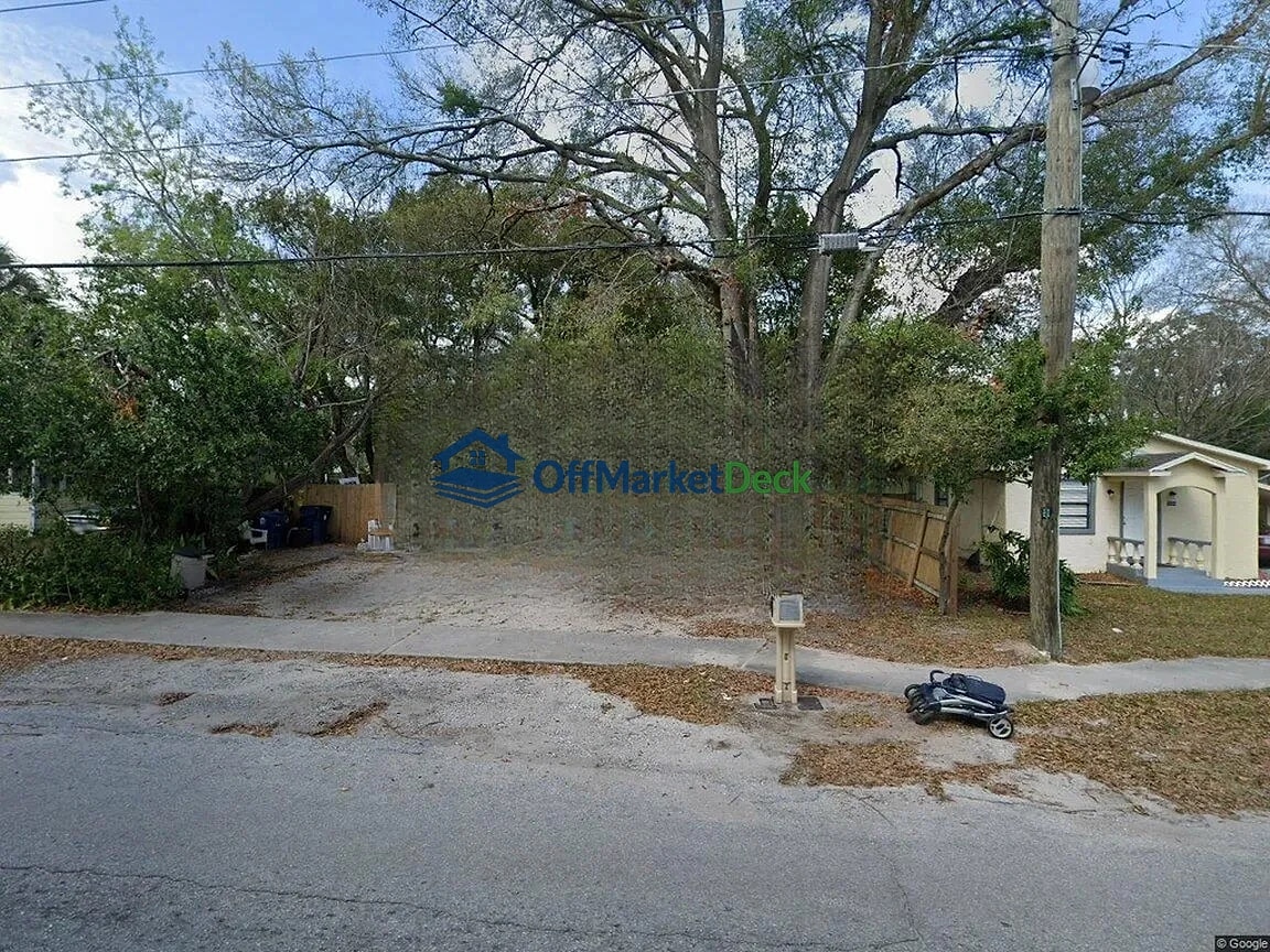 Off-market multi family in Tampa, Florida — 3 beds, 2 baths, $244,900 — photo 2 of 3