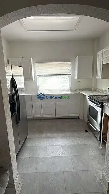 Off-market duplex in Auburndale, Florida — 4 beds, 3 baths, $249,900 — photo 4 of 8