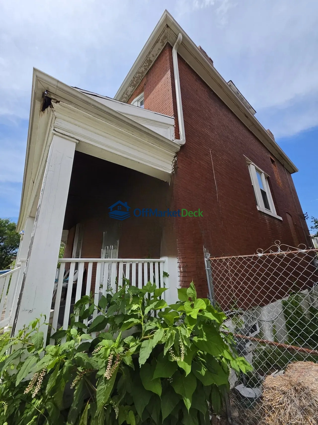 Off-market house in St. Louis, Missouri — 5 beds, 1.5 baths, $118,900 — photo 3 of 8