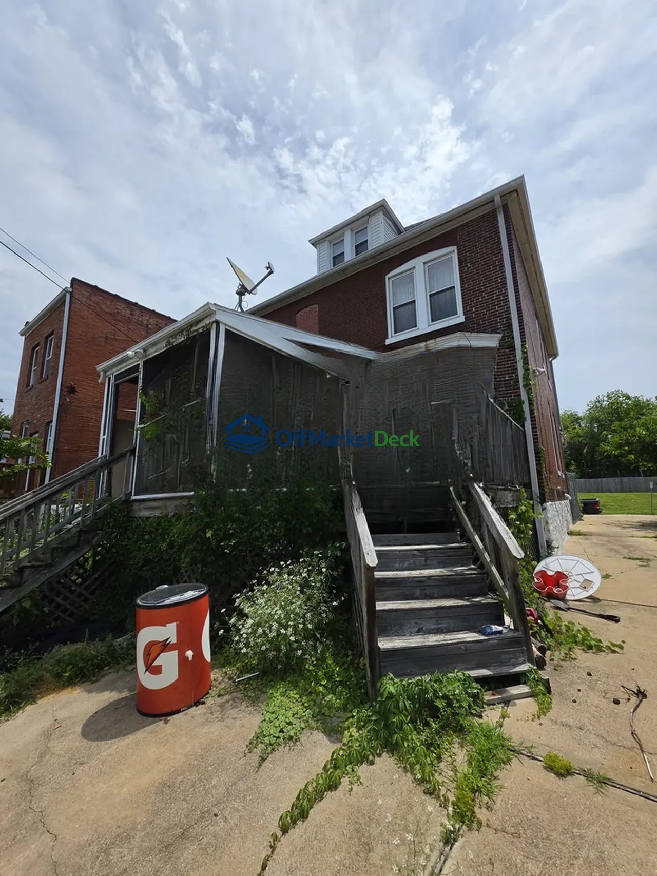 Off-market house in St. Louis, Missouri — 5 beds, 1.5 baths, $118,900 — photo 2 of 8