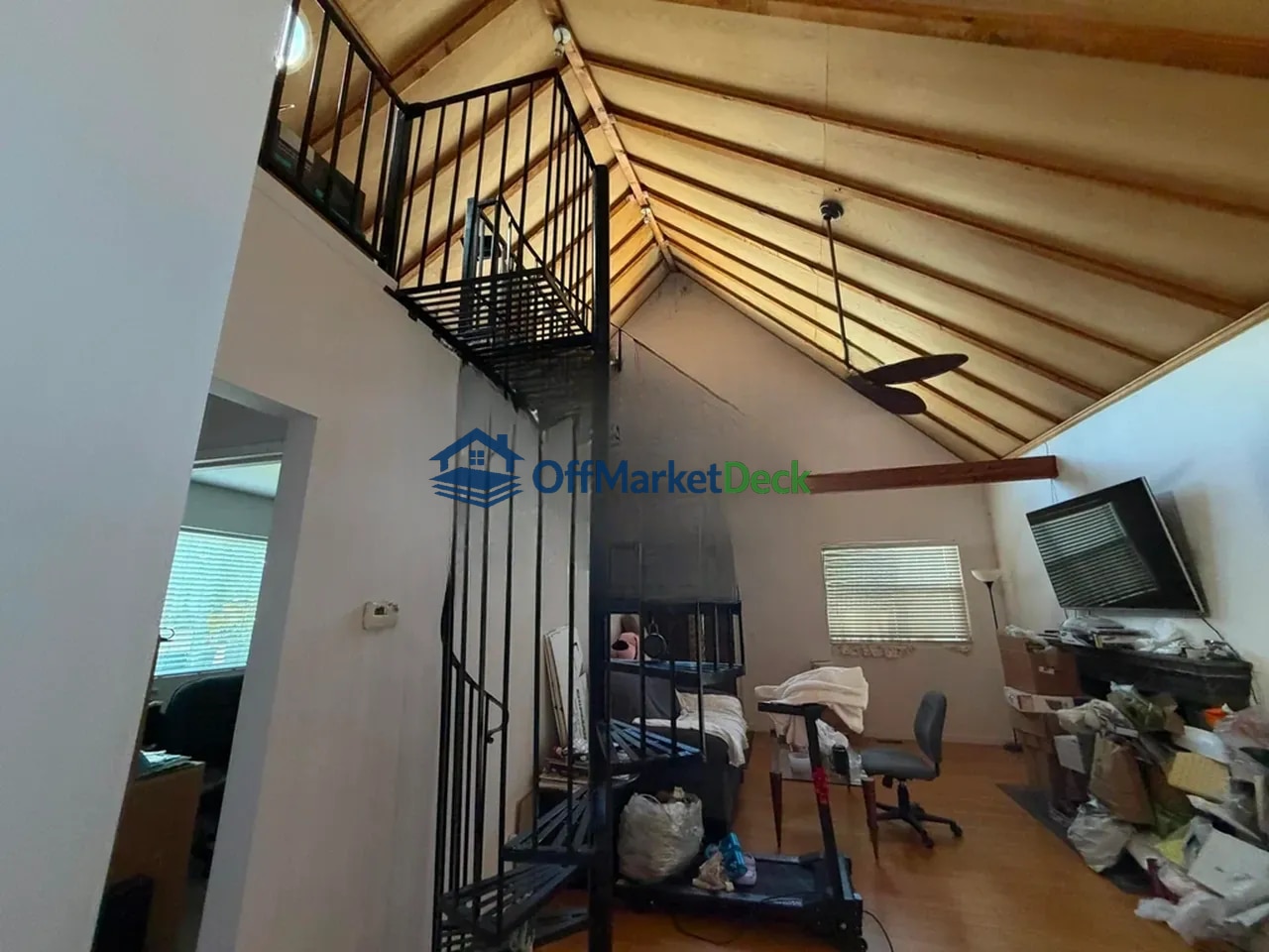 Off-market house in Oakland, California — 3 beds, 2 baths, $1,039,900 — photo 6 of 8