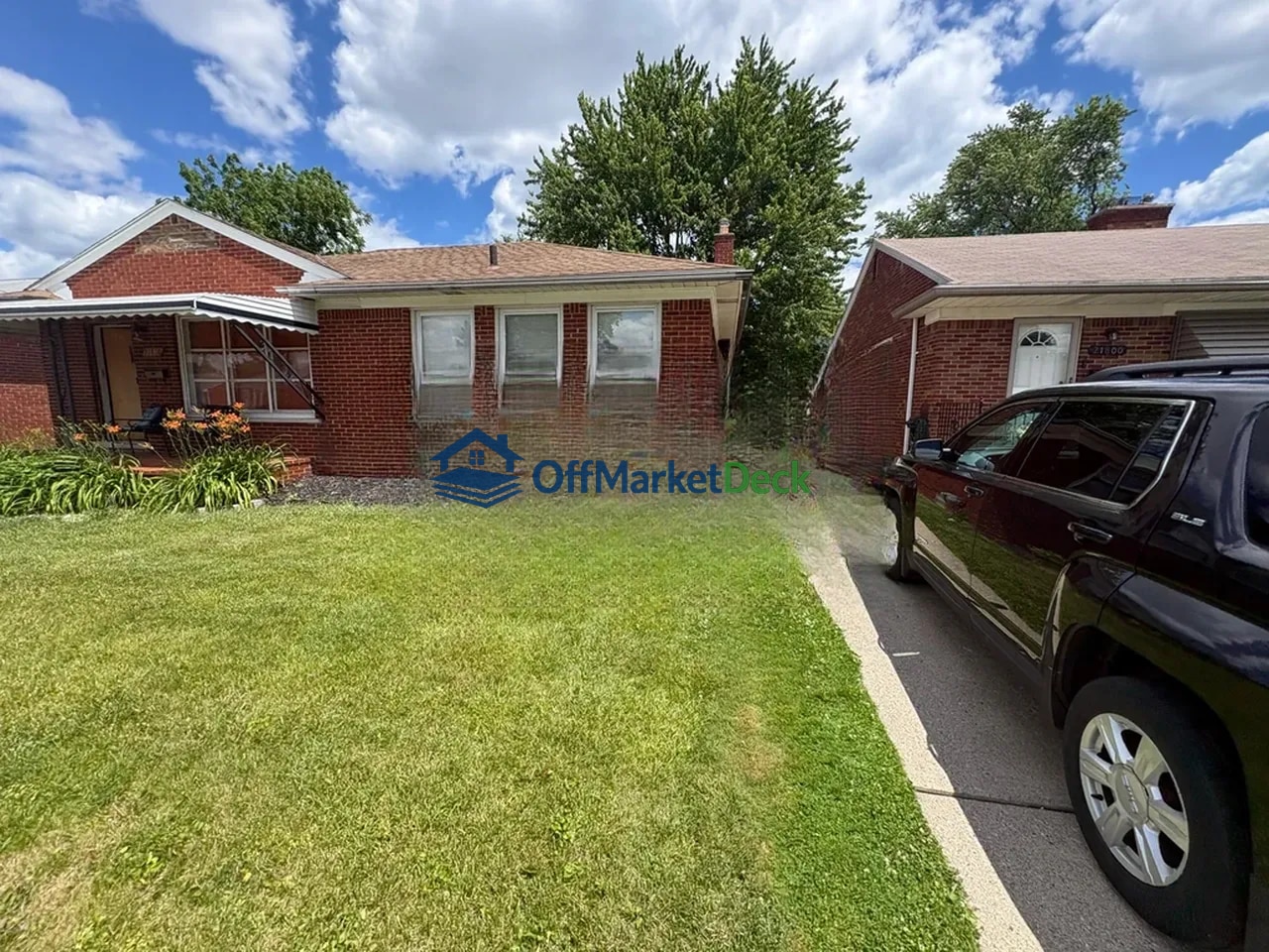 Off-market house in Eastpointe, Michigan — 3 beds, 1.5 baths, $147,722 — photo 2 of 8