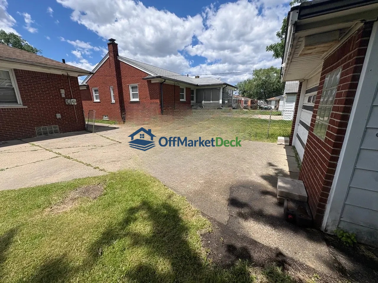 Off-market house in Eastpointe, Michigan — 3 beds, 1.5 baths, $147,722 — photo 8 of 8