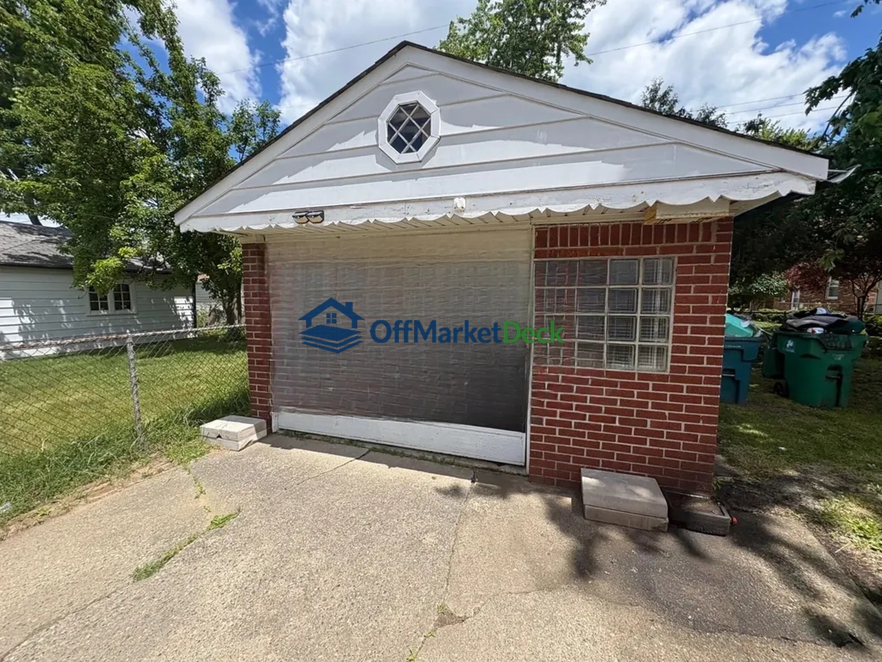 Off-market house in Eastpointe, Michigan — 3 beds, 1.5 baths, $147,722 — photo 5 of 8
