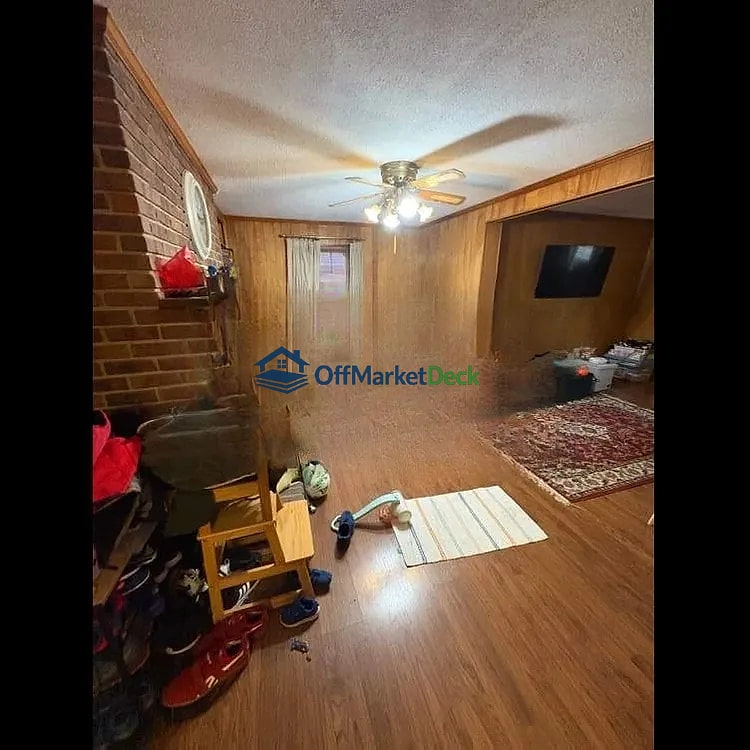 Off-market house in Smyrna, Georgia — 3 beds, 2 baths, $375,000 — photo 4 of 5