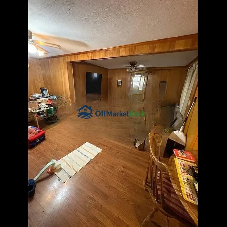 Off-market house in Smyrna, Georgia — 3 beds, 2 baths, $375,000 — photo 5 of 5
