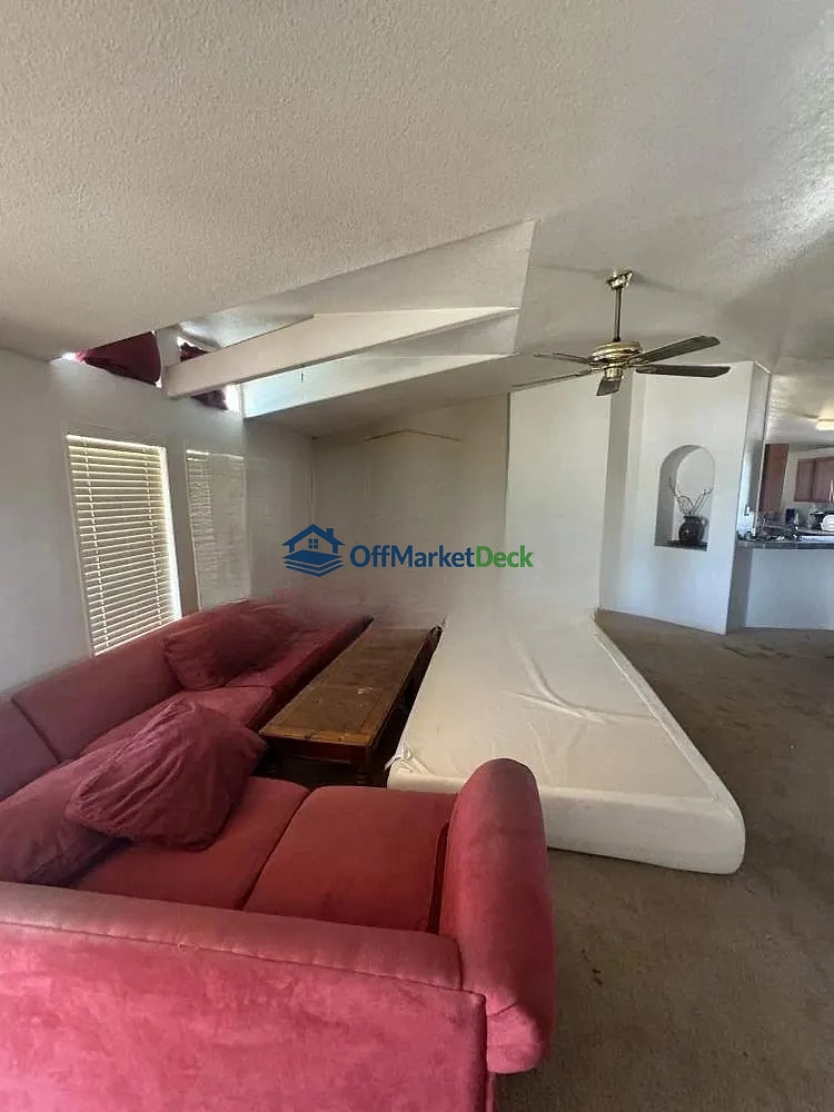 Off-market house in Casa Grande, Arizona — 3 beds, 2 baths, $154,990 — photo 3 of 5