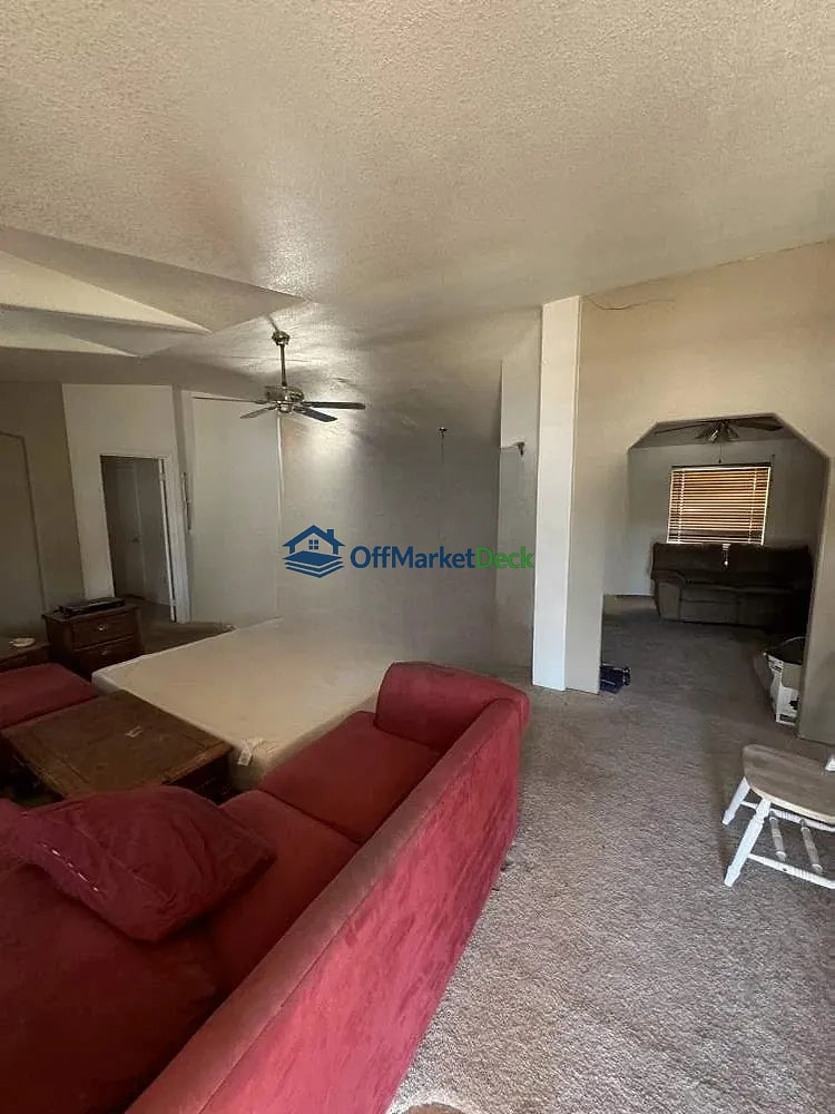 Off-market house in Casa Grande, Arizona — 3 beds, 2 baths, $154,990 — photo 2 of 5