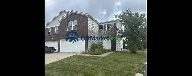 Off-market house in Indianapolis, Indiana — 4 beds, 1 bath, $160,000 - Blurred background Image