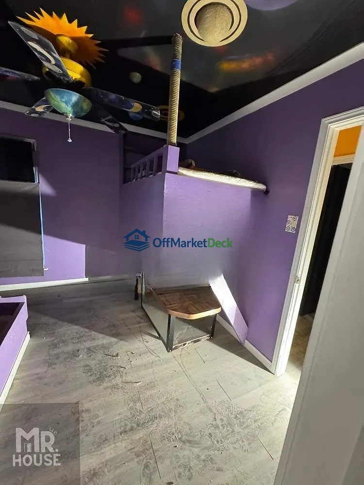 Off-market house in Arlington, Texas — 3 beds, 2 baths, $182,000 — photo 5 of 5