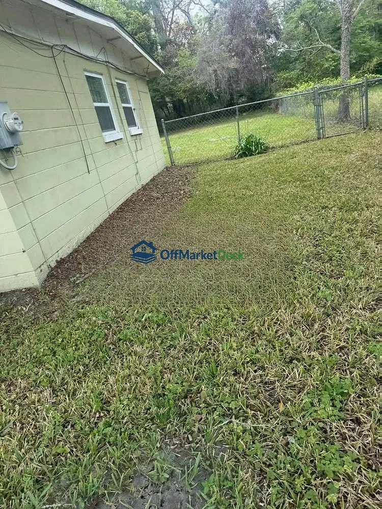 Off-market house in Jacksonville, Florida — 3 beds, 1.5 baths, $80,000 — photo 3 of 5