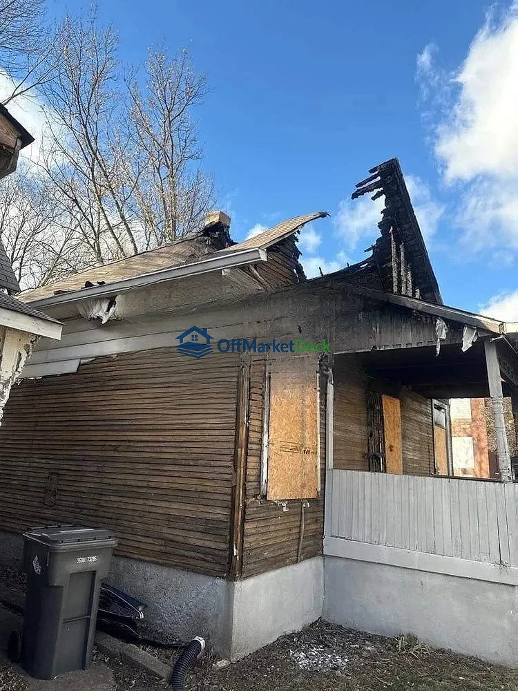 Off-market house in Indianapolis, Indiana — 2 beds, 1 bath, $14,990 — photo 2 of 5