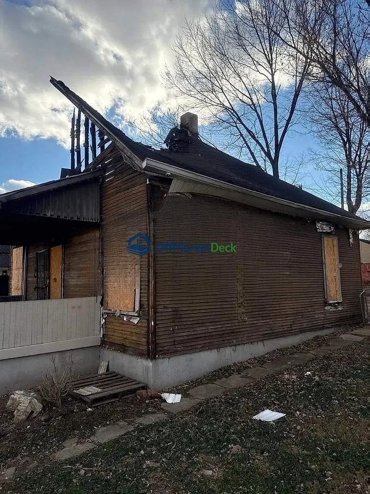 Off-market house in Indianapolis, Indiana — 2 beds, 1 bath, $14,990 — photo 3 of 5