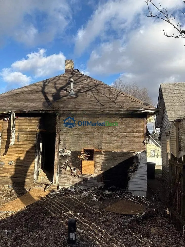 Off-market house in Indianapolis, Indiana — 2 beds, 1 bath, $14,990 — photo 4 of 5