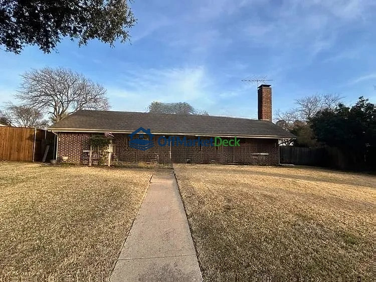 Off-market house in Richardson, Texas — 3 beds, 2 baths, $310,000 — photo 4 of 5