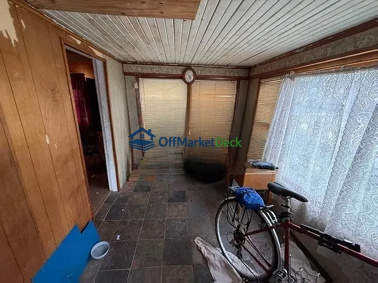 Off-market house in Martinsville, Indiana — 2 beds, 1.5 baths, $70,000 — photo 2 of 5