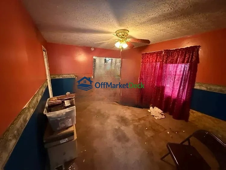 Off-market house in Martinsville, Indiana — 2 beds, 1.5 baths, $70,000 — photo 3 of 5