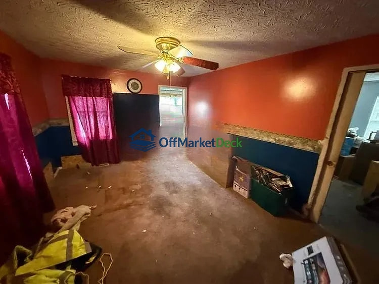 Off-market house in Martinsville, Indiana — 2 beds, 1.5 baths, $70,000 — photo 4 of 5