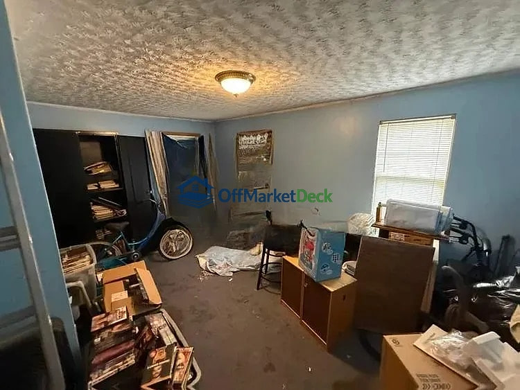 Off-market house in Martinsville, Indiana — 2 beds, 1.5 baths, $70,000 — photo 5 of 5