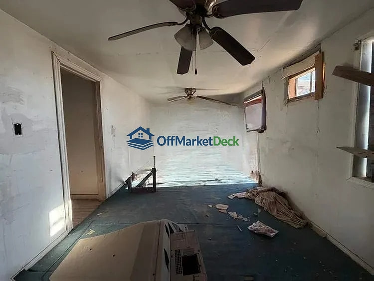 Off-market house in Pecos, Texas — 3 beds, 1 bath, $39,900 — photo 2 of 5