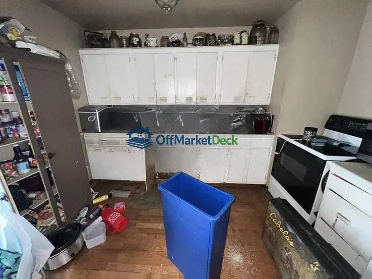 Off-market house in Indianapolis, Indiana — 3 beds, 1 bath, $74,990 — photo 4 of 5
